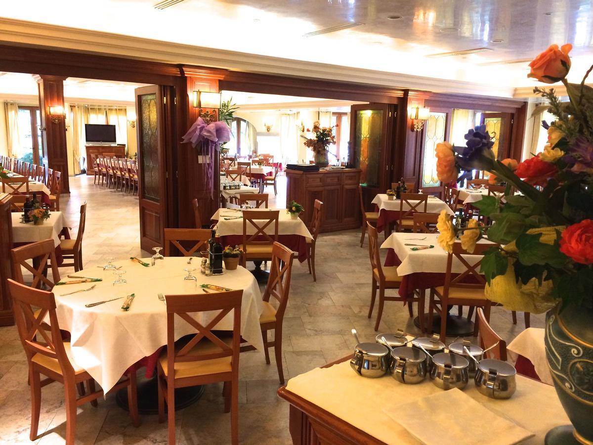 Albergo Ristorante Pizzeria Da Michele Venzone Εξωτερικό φωτογραφία